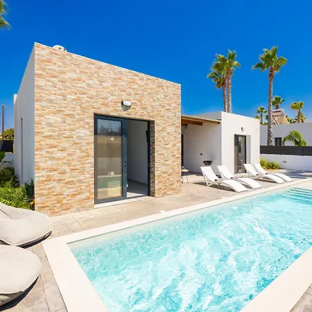 Salty Sun 6 Villa